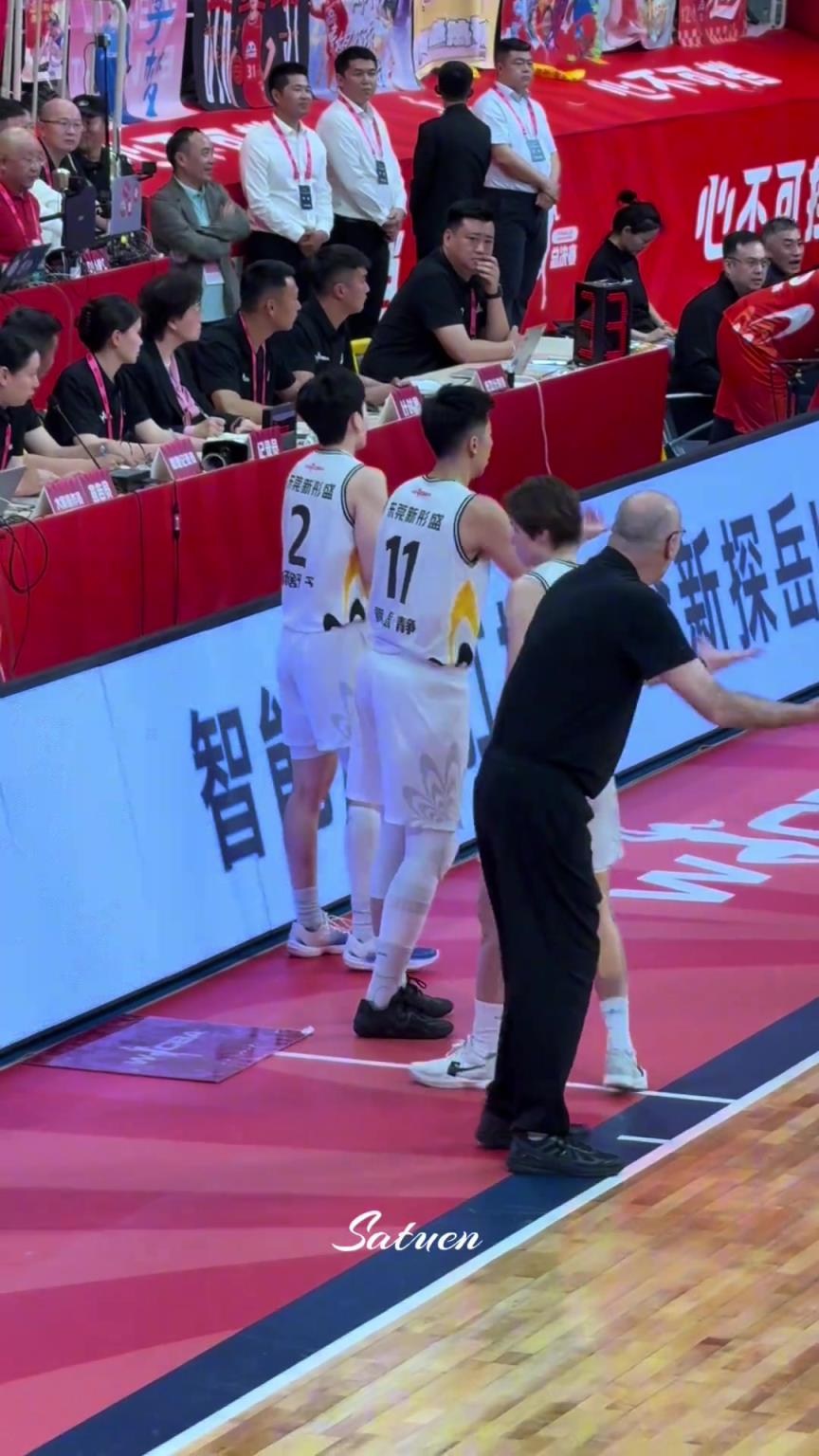 無奈的一家三口！絕望的教練，氣瘋了的皮總！