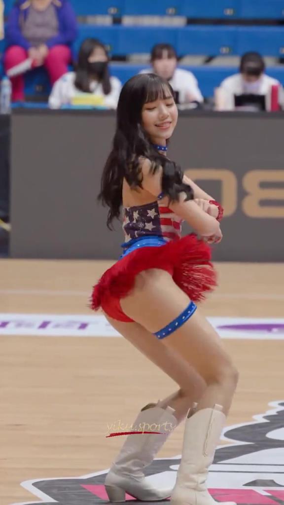 最好的啦啦隊(duì)小姐姐！自信，健康充滿活力！