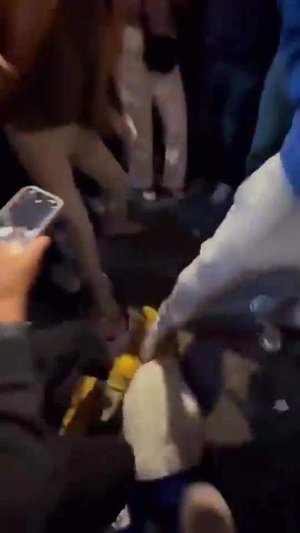 驚！尼克斯大勝步行者后，哈利伯頓遭主場球迷群毆