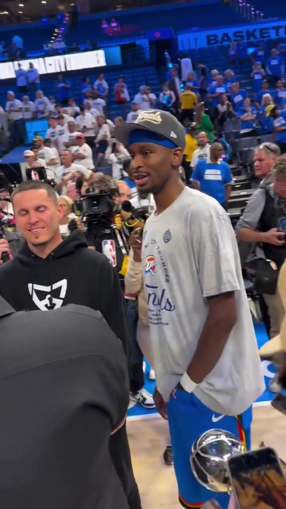 道理我都懂，但是為什么亞歷山大拿到MVP之后要掏襠